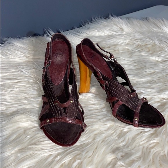 Sandals - Picture 1 of 3